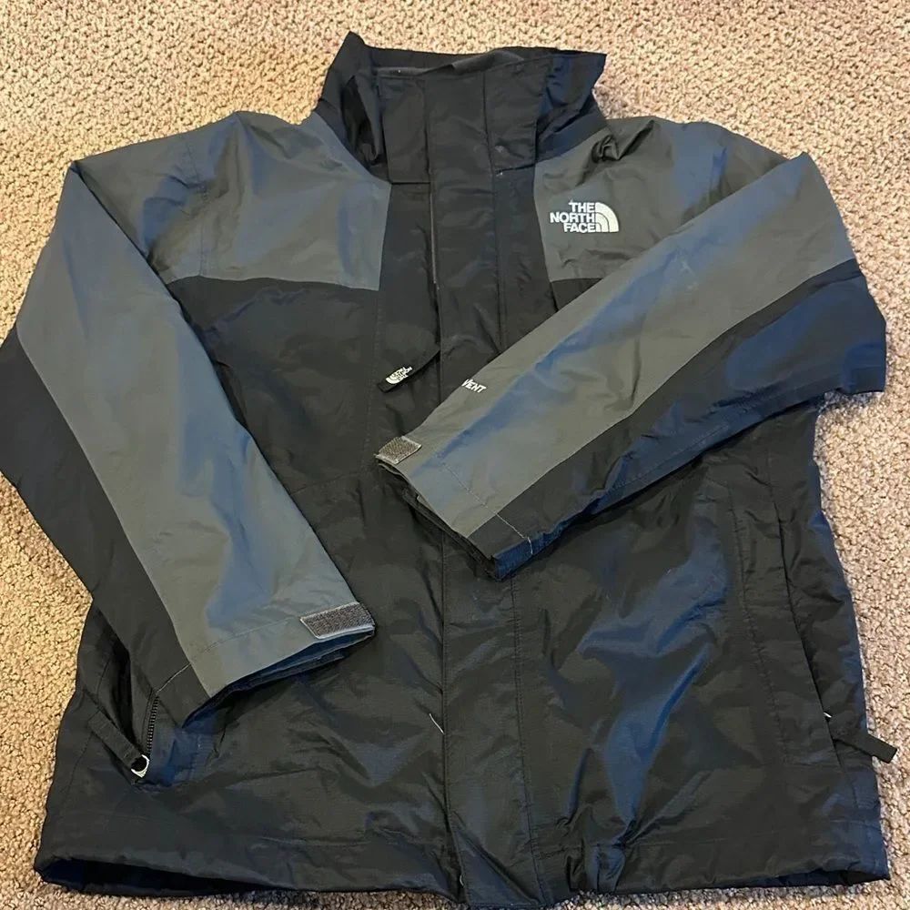The North Face Boys Black and Gray Hyvent Rain Jacket Size S(7/8)